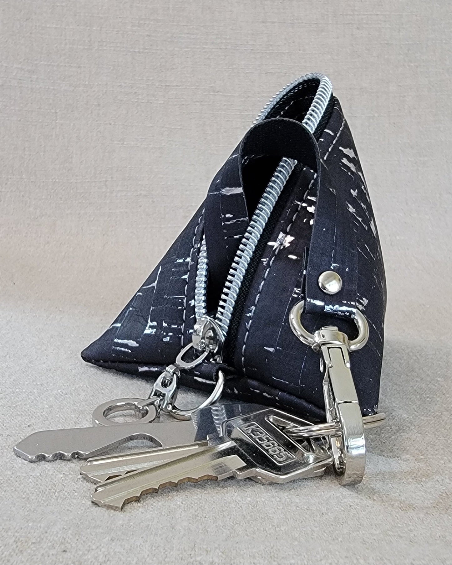 Pyramid Cork Key Keeper - Black/Silver