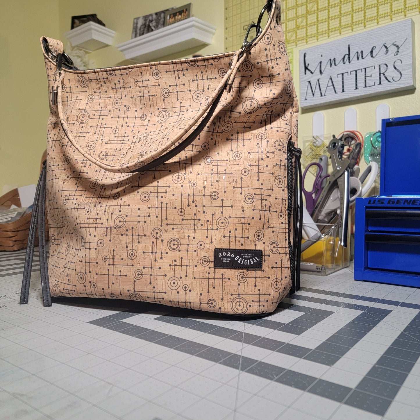 Simplistic Slouch Shoulder Bag - Fifties Abstract